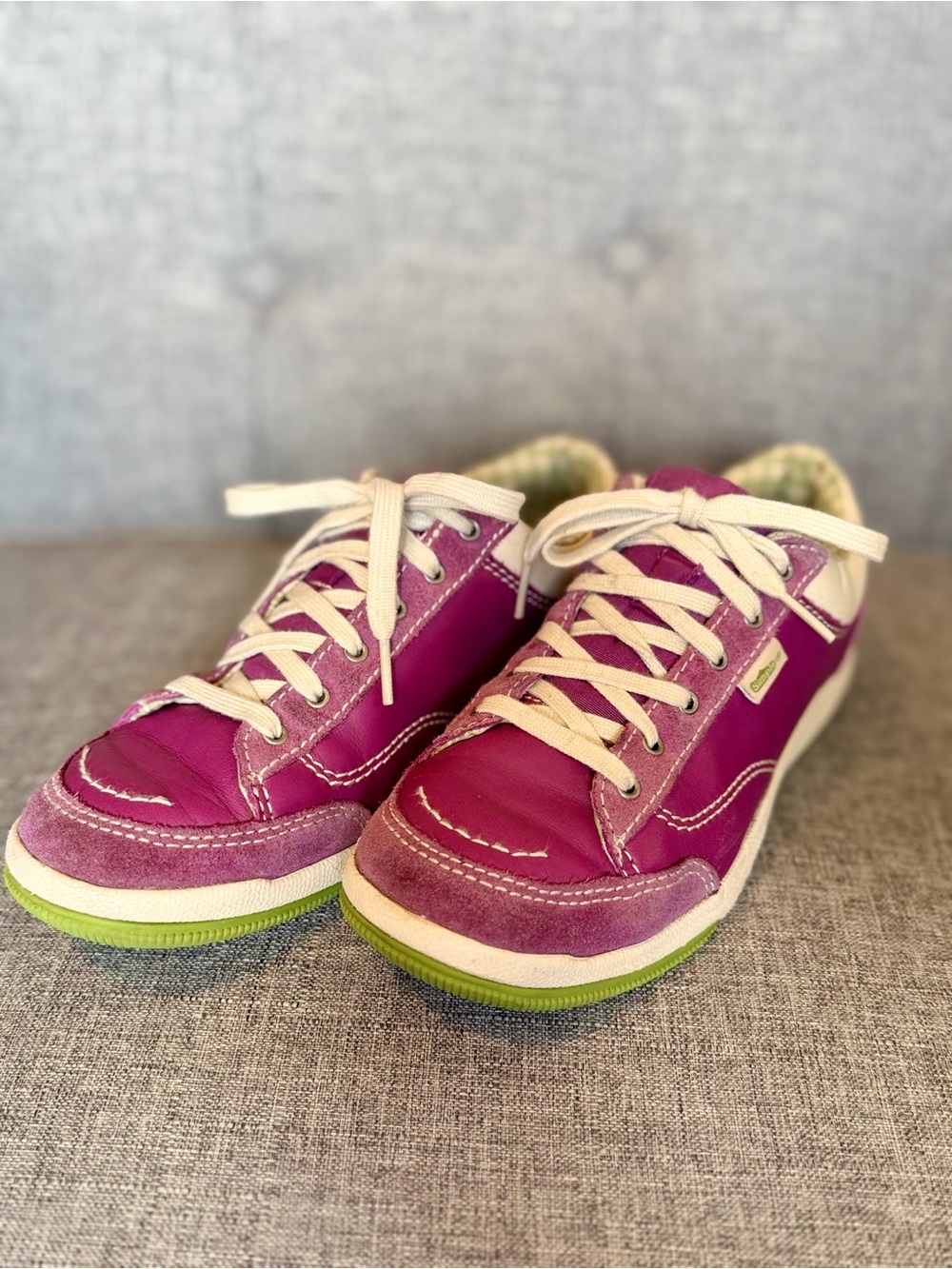 SIMPLE brand: Women's Low-Top Lace-Up Sneakers in Fuchsia w Cream stitching. W 9